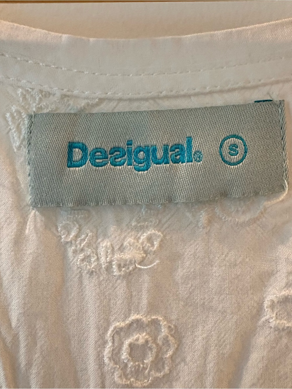 Desigual White Embroidered Floral Sleeveless Top - Picture 2 of 10